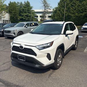 2024 Toyota RAV4 XLE 照片 1