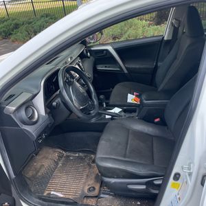 2017 Toyota RAV4 LE 缩略图 32