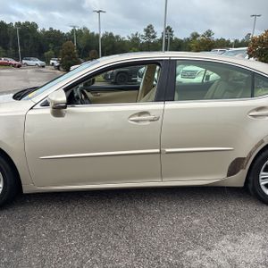 صورة 4 لـ 2014 Lexus ES 350 BASE