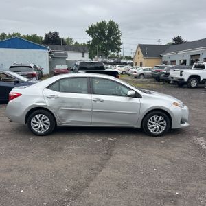 صورة 10 لـ 2017 Toyota COROLLA LE