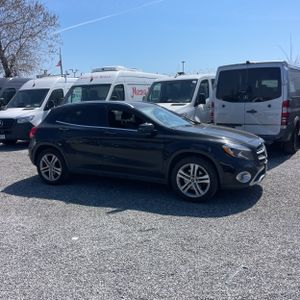 MERCEDES-BENZ GLA - 10