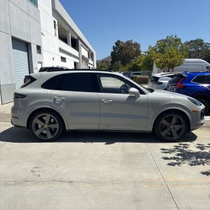 صورة 10 لـ 2022 Porsche CAYENNE TURBO S E-HYBRID