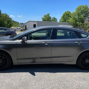 FORD FUSION SE - 4