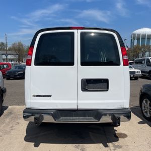 CHEVROLET EXPRESS 2500 - 7