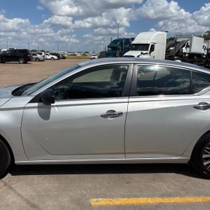 NISSAN ALTIMA SV FWD - 4