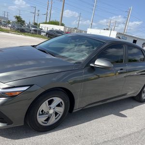 صورة 2 لـ 2024 Hyundai ELANTRA SE