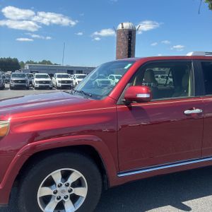 2013 Toyota 4RUNNER SR5 photo 2