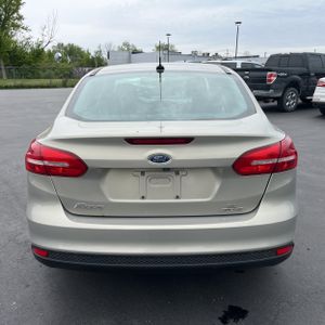 FORD FOCUS SE - 7