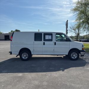 CHEVROLET EXPRESS 2500 - 10