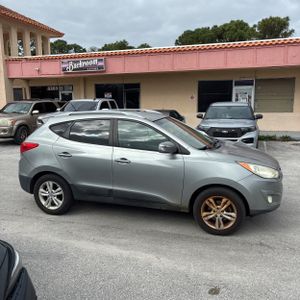 HYUNDAI TUCSON LIMITED - 10