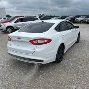 FORD FUSION SE - 8