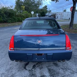 Cadillac DTS - 7
