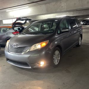 TOYOTA SIENNA - 1