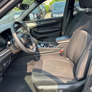 2025 JEEP GRAND CHEROKEE LAREDO — миниатюра 29