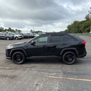 صورة 3 لـ 2021 Toyota RAV4 LE