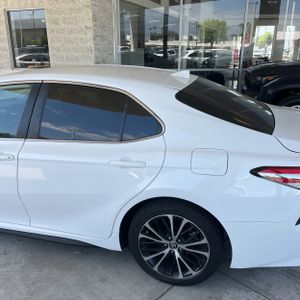 2020 Toyota CAMRY SE photo 6