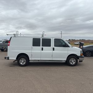 CHEVROLET EXPRESS 2500 - 10