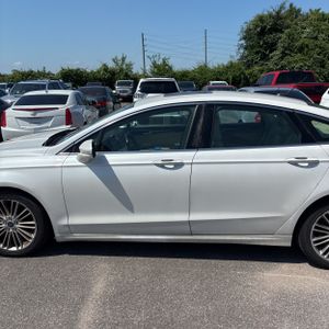 FORD FUSION SE - 4