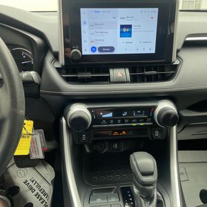 2025 Toyota RAV4 LE — миниатюра 37
