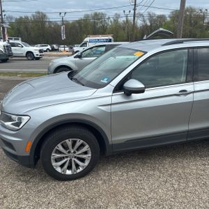 VOLKSWAGEN TIGUAN S - 2