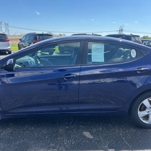 HYUNDAI ELANTRA GLS - 4