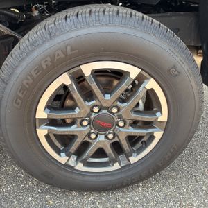 2025 Toyota TACOMA TRD SPORT thumbnail 18