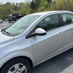 CHEVROLET SONIC LS AUTO - 2