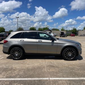 MERCEDES-BENZ GLC - 10