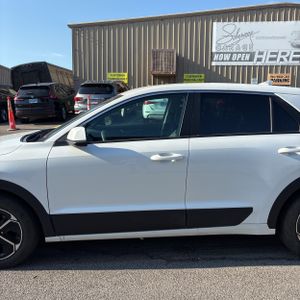 2026 KIA NIRO LX — фото 4