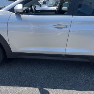 HYUNDAI TUCSON SE - 4