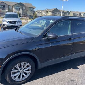 VOLKSWAGEN TIGUAN 2.0T S - 2