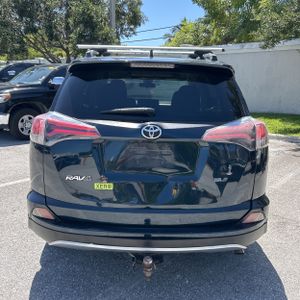 صورة 7 لـ 2018 Toyota RAV4 XLE