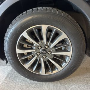 2023 Lincoln NAUTILUS STANDARD thumbnail 17