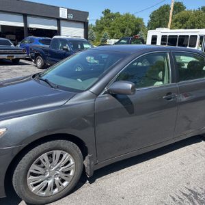 2010 Toyota CAMRY LE photo 2