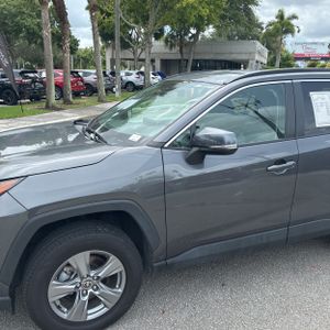 صورة 2 لـ 2024 Toyota RAV4 XLE