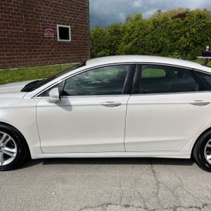 FORD FUSION SE - 4