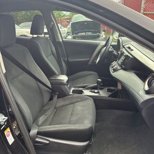 2017 Toyota RAV4 LE — фото 33