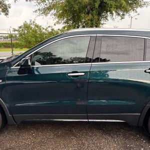 2025 Cadillac XT4 PREMIUM LUXURY photo 4