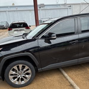 صورة 2 لـ 2021 Toyota RAV4 XLE PREMIUM