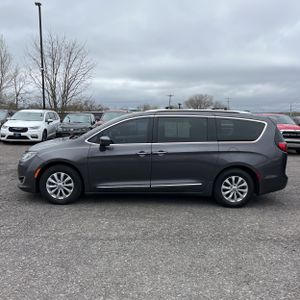 CHRYSLER PACIFICA TOURING L - 3