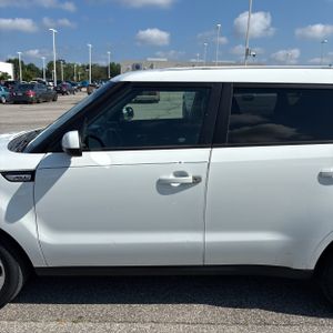 صورة 4 لـ 2015 KIA SOUL BASE
