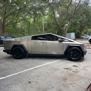 TESLA CYBERTRUCK BASE - 10