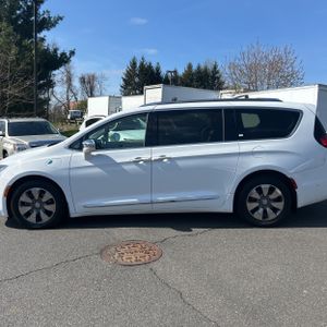 CHRYSLER PACIFICA HYBRID LIMITED - 3