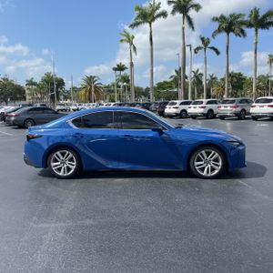 صورة 10 لـ 2022 Lexus IS 300 BASE