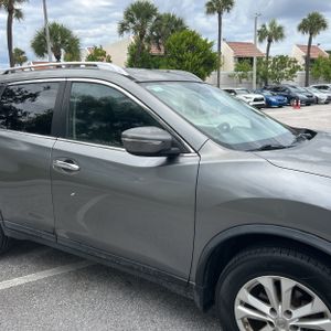 2015 Nissan ROGUE SV thumbnail 13