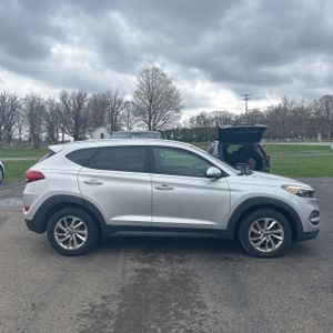 HYUNDAI TUCSON SE - 10