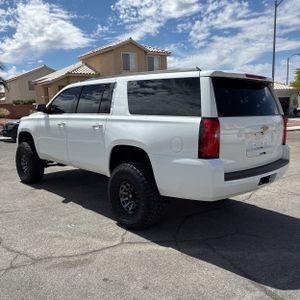 CHEVROLET SUBURBAN LT - 5