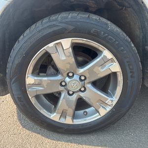 2011 Toyota RAV4 SPORT thumbnail 17