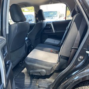2020 Toyota 4RUNNER SR5 — миниатюра 32