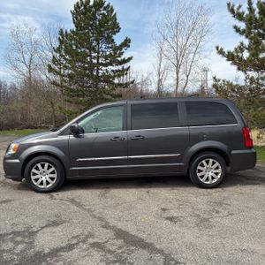 CHRYSLER TOWN AND COUNTRY TOURING - 3